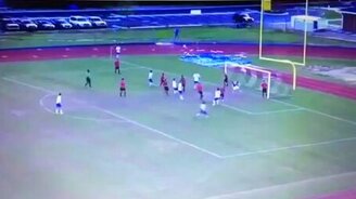 Эффектный футбольный гол - смотреть видео (0:15)