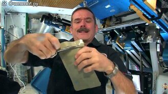 Как космонавты кушают десерт - смотреть видео (1:47)