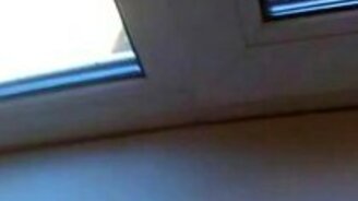 Скворечник под подоконником - смотреть видео (0:30)