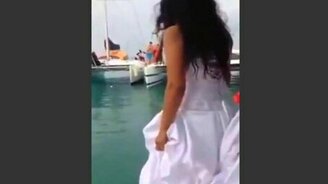 Глупый поступок невесты - смотреть видео (1:37)