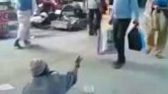 Поднял на ноги калеку - смотреть видео (1:12)