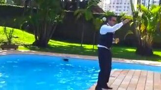 Жених кидает букет - смотреть видео (0:19)