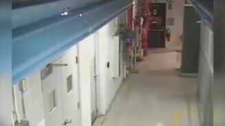 Вода против пола в здании - смотреть видео (0:14)