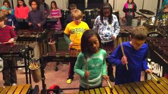 Дети играют на ксилофонах - смотреть видео (6:13)