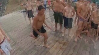 Решил прыгнуть в воду - смотреть видео (0:30)