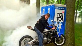 Чуть не спалил свой мотоцикл - смотреть видео (5:38)