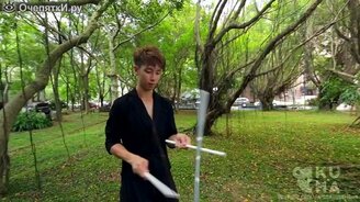 Искусное владение жонглёра - смотреть видео (2:35)