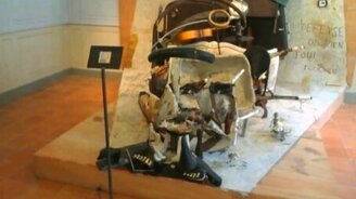 Картина из мусора - смотреть видео (1:10)