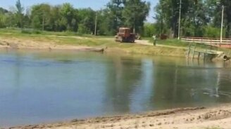 Повезло поймать гиганта - смотреть видео (1:39)