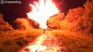 Запуск нескольких десятков ракет - смотреть видео (1:31)