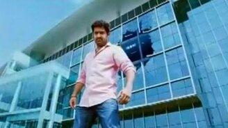 Выход главного героя по-болливудски - смотреть видео (3:31)