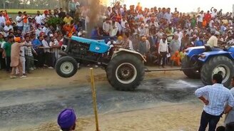 Два тракториста веселятся - смотреть видео (6:27)