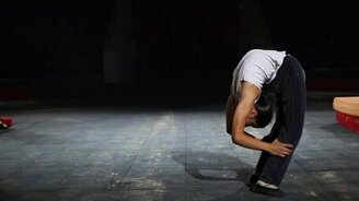 Очень гибкий паренёк - смотреть видео (1:10)