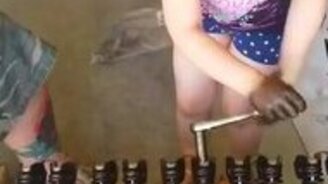 Пятилетняя работница авторазбора - смотреть видео (0:36)