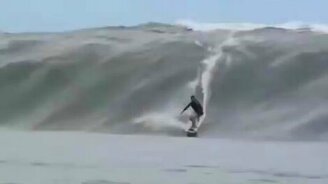 Сёрферы против волн - смотреть видео (5:17)