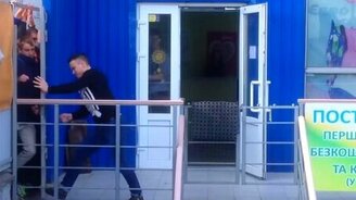 Штурм магазина дикарями - смотреть видео (2:44)