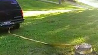 Вырвал пенёк машиной - смотреть видео (0:10)