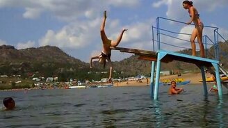 А прыгнула красиво! - смотреть видео (0:20)