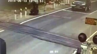 Как не надо подъезжать к переезду - смотреть видео (0:27)