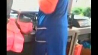 Непорядочная продавщица - смотреть видео (0:55)