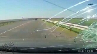 Неожиданности на лобовом стекле - смотреть видео (1:05)