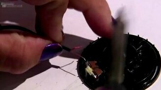 Как делают наушники - смотреть видео (5:08)