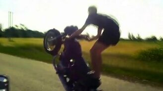 ИЖ против Ямаха Р1 - смотреть видео (4:45)