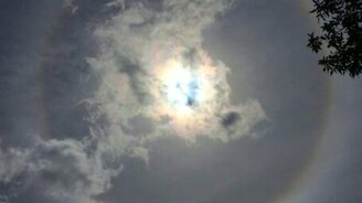 Редкое свечение вокруг солнца - смотреть видео (0:25)