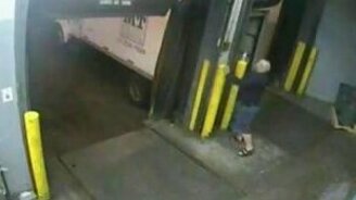 Не совладал с механизмом - смотреть видео (0:28)