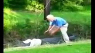 Решил оседлать крокодила - смотреть видео (0:36)