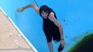 Неудачная пробежка в пустом бассейне - смотреть видео (0:23)