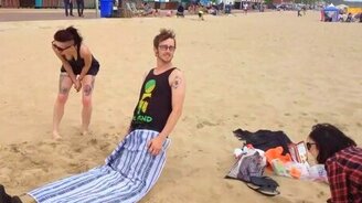 Чтобы не было скучно на пляже - смотреть видео (0:37)