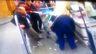 С монтажной пеной аккуратнее! - смотреть видео (0:26)