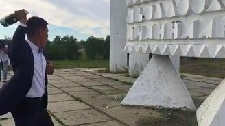 Внезапный фокус с шампанским - смотреть видео (0:47)