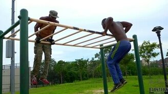 Отец с сыном тренируются - смотреть видео (7:57)