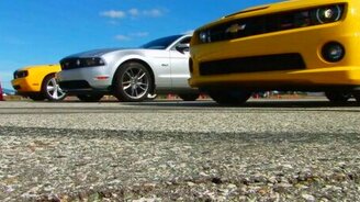 Гонка между тремя легендарными автомобилями - смотреть видео (1:50)