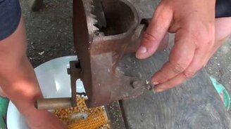 Ручная быстрая чистка кукурузы - смотреть видео (5:20)