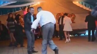 Заводной танцор на свадьбе - смотреть видео (0:24)