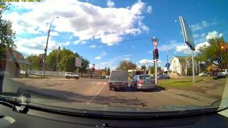 Два дурака на светофоре - смотреть видео (0:27)