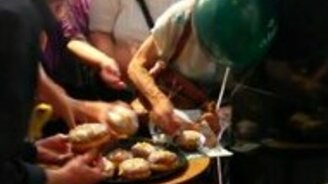 Налетай, бесплатные пончики! - смотреть видео (0:13)