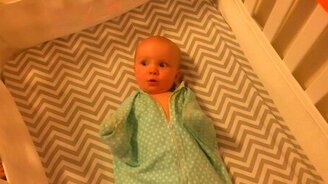 Как малыш любит кота - смотреть видео (1:31)