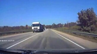 Пролетело рядом колесо... - смотреть видео (0:35)