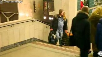 Помогут и беременной и женщине с коляской? - смотреть видео (3:59)