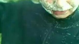 Открыли пену топором - смотреть видео (1:56)