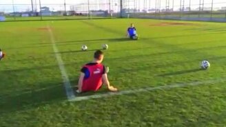 Суровая тренировка футболистов - смотреть видео (2:59)