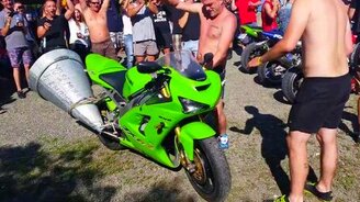 Как эффектно оглушить зрителей - смотреть видео (0:47)