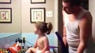 Отец умеет всё! - смотреть видео (2:02)