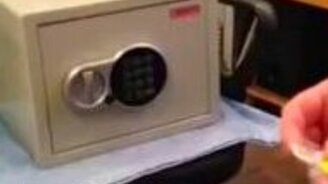 Не сейф, а пародия! - смотреть видео (3:07)