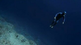 Захватывающий полёт пловца - смотреть видео (3:39)