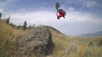 Экстрим на кроссовом мотоцикле - смотреть видео (4:32)